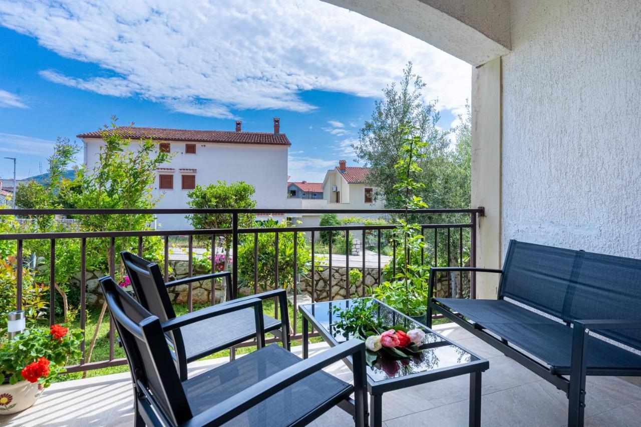 Apartments Ivanka Cres Exterior photo