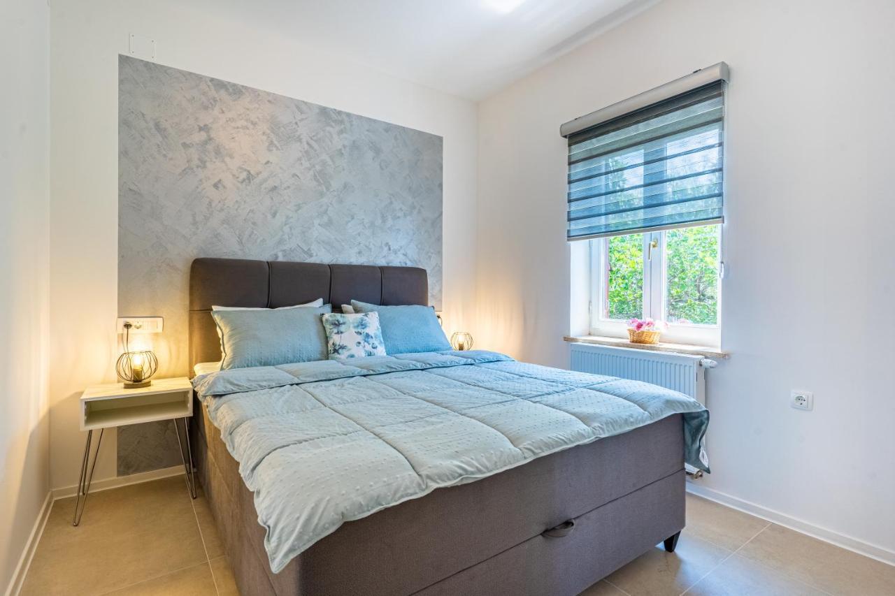 Apartments Ivanka Cres Exterior photo
