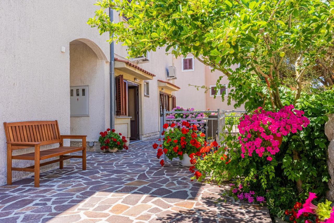 Apartments Ivanka Cres Exterior photo